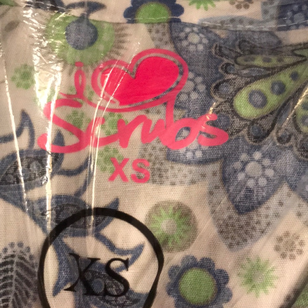 Scrub top - Picture 2 of 3